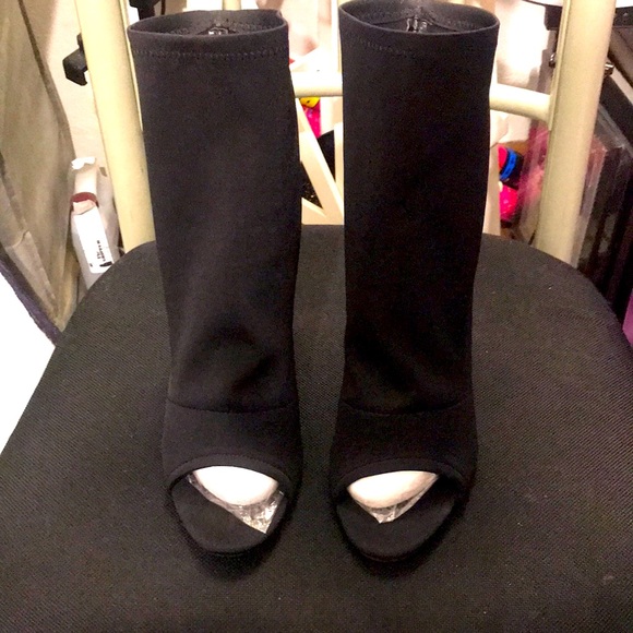 EXTREMELY COMFORTABLE dollar sign high heels - Picture 4 of 8